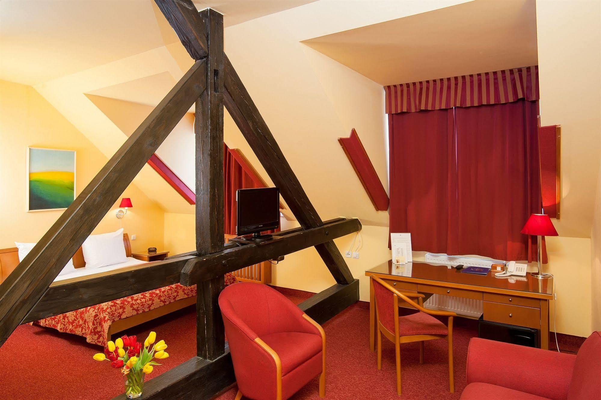 Cloister Отель 3*